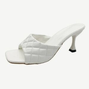 Women's white leather Mules , gingham quilted w Chanel-style NWOT, sz 39(US 8)